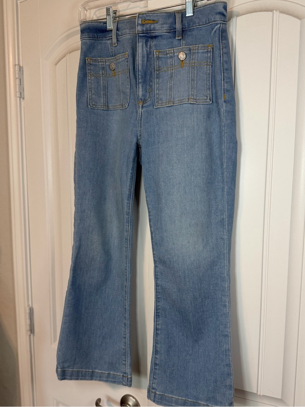 LOFT Kick Crop Flare Jeans Light Wash Patch Pocket Size 26/2
